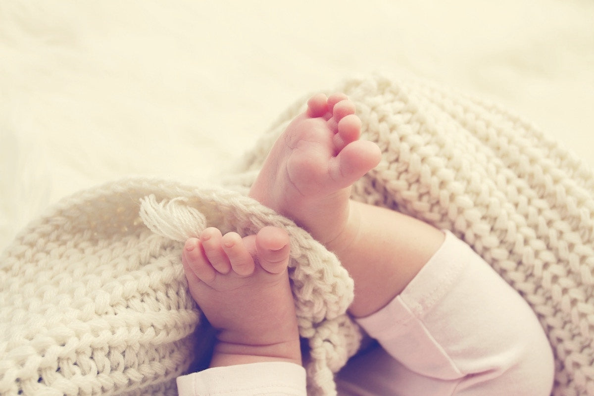 baby feet above a blanket