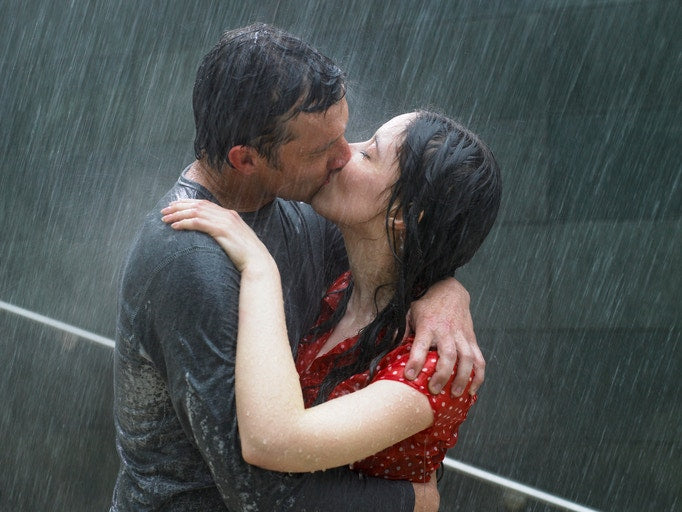 couple kissing in rain