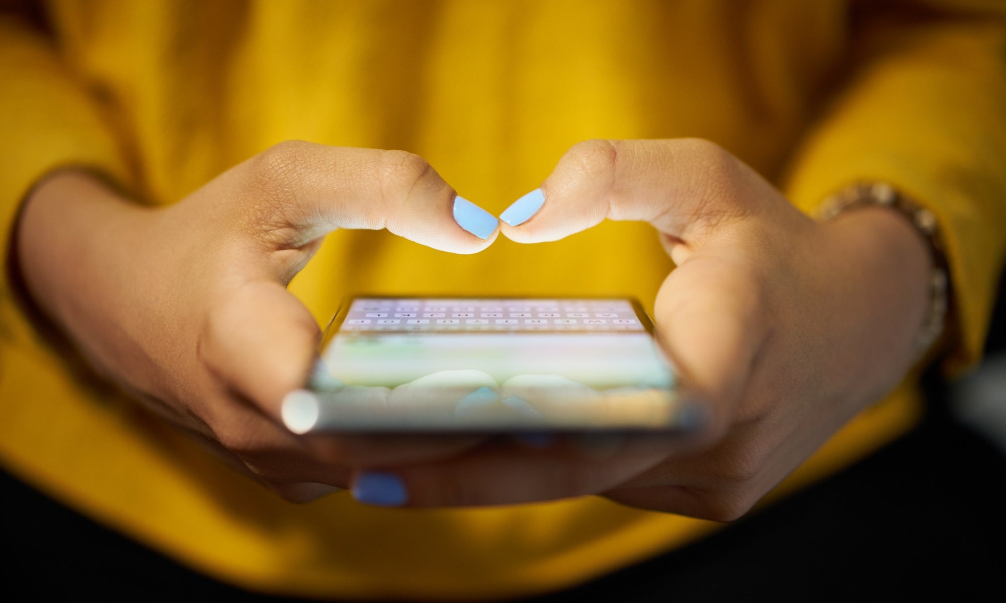 Woman hands using mobile smart phone