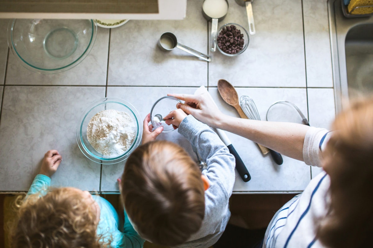 A mother teaching cooking to kids